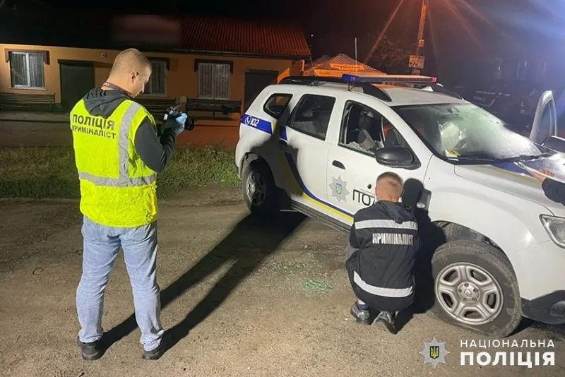 В Хмельницькій області чоловік розстріляв поліцейських з автомата, є поранені
